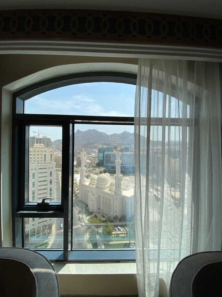 Violet Al Azizia Hotel