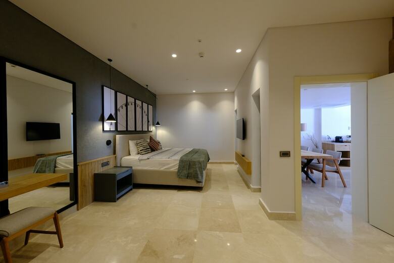 Lures Hotel