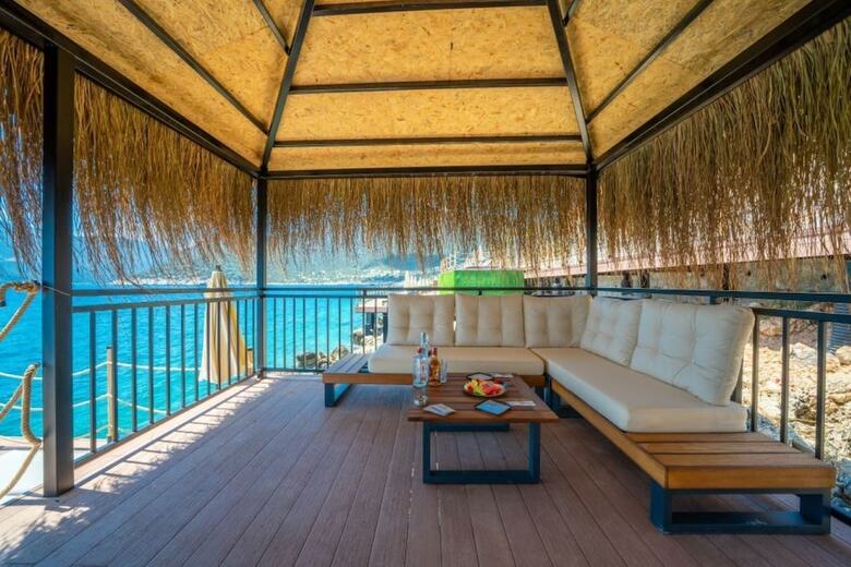 Lures Hotel