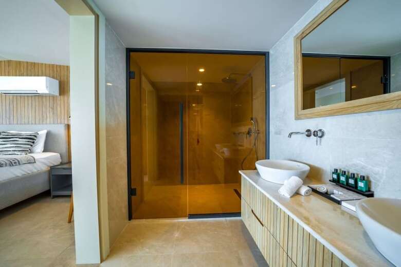 Lures Hotel