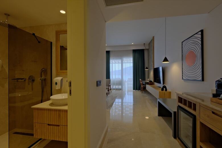 Lures Hotel
