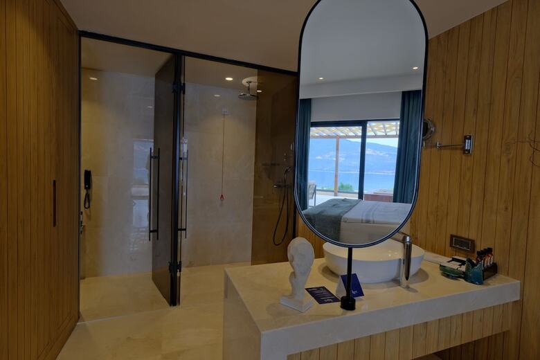 Lures Hotel