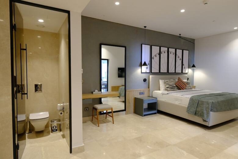 Lures Hotel