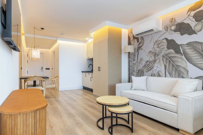 Ha Aparthotel Retiro Suites