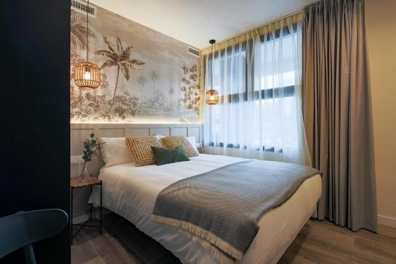 Aparthotel Home42