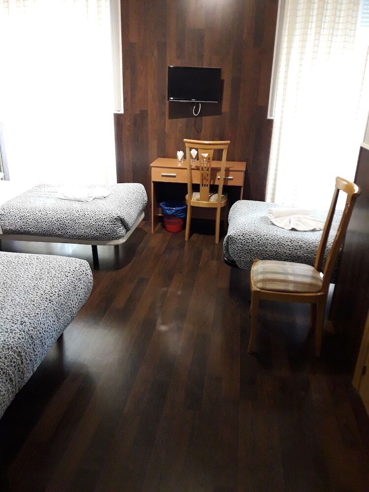 Pension Hostal New Go Inn