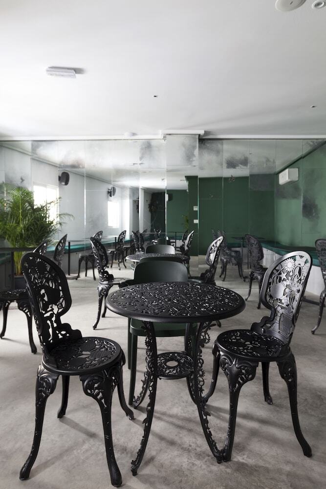 Hostal 2060 The Newton Hostel & Market