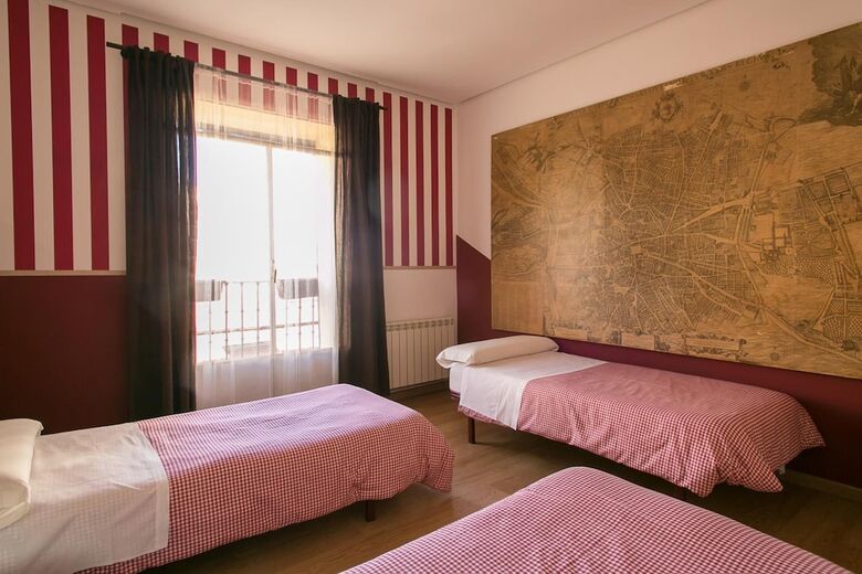 Hostal La Casa De La Plaza