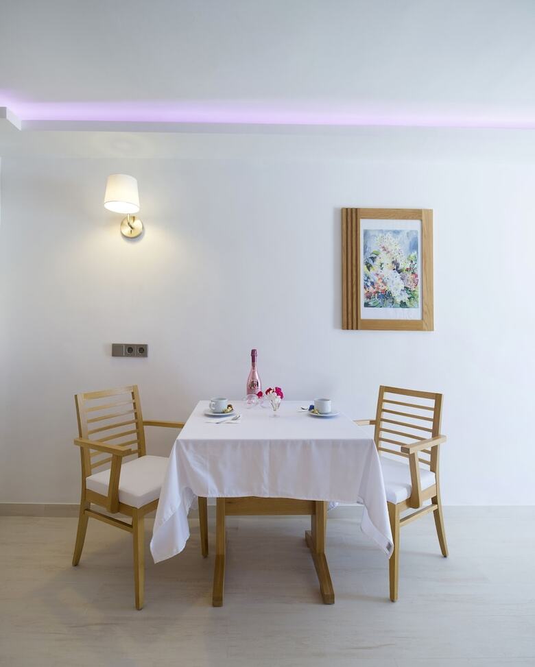 Aparthotel My Way Luxury Ibiza Studios