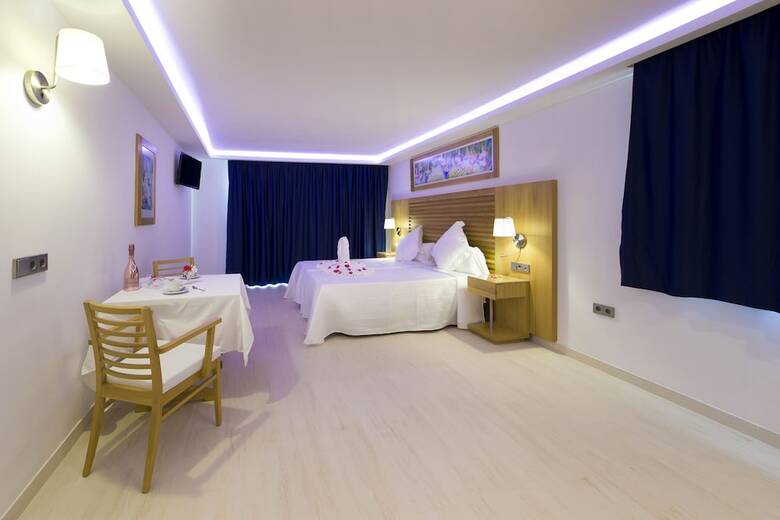 Aparthotel My Way Luxury Ibiza Studios