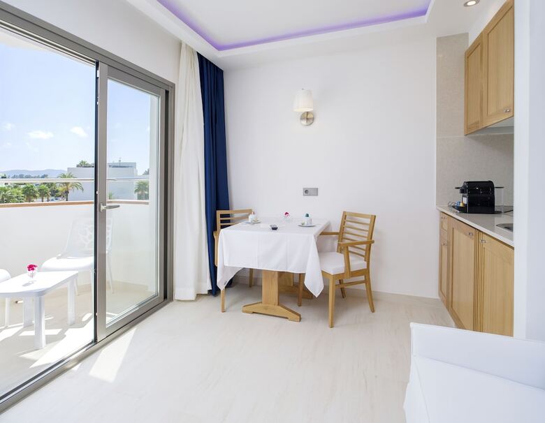 Aparthotel My Way Luxury Ibiza Studios