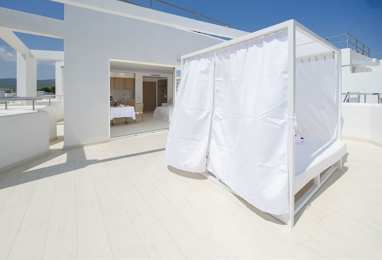 Aparthotel My Way Luxury Ibiza Studios