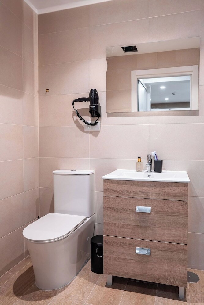Hotel Emily Suites