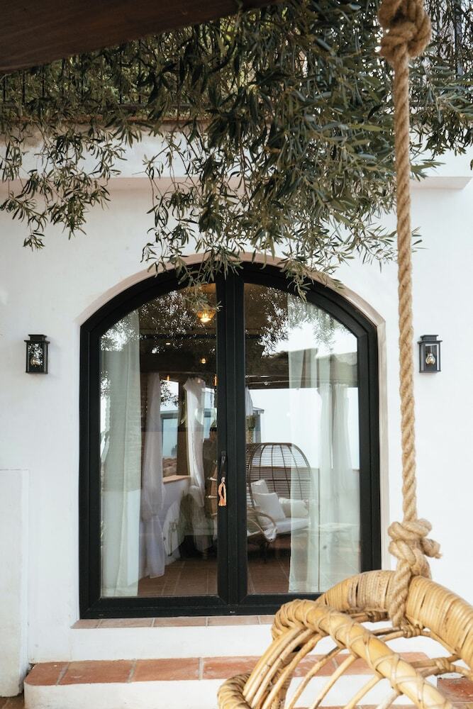Bed & Breakfast Hearts & Home