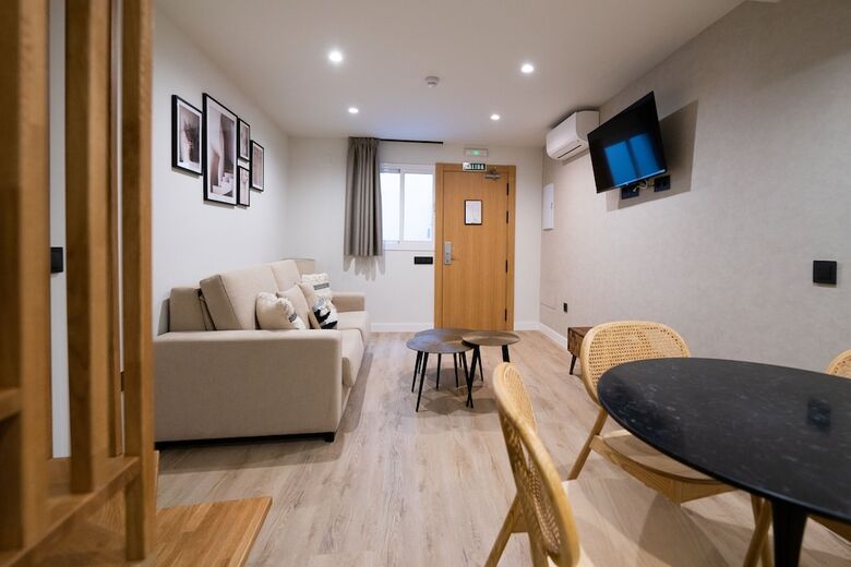 Aparthotel Apartamentos M�laga Premium - Calle San Telmo Thyssen Museum