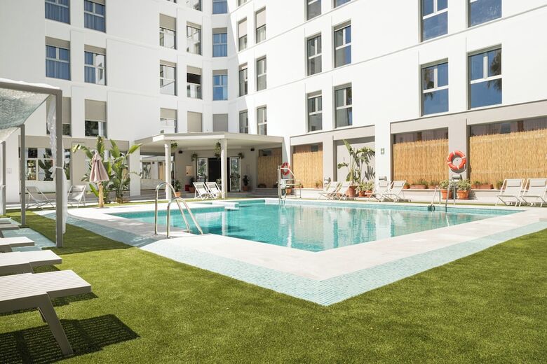 Aparthotel Lan Suites