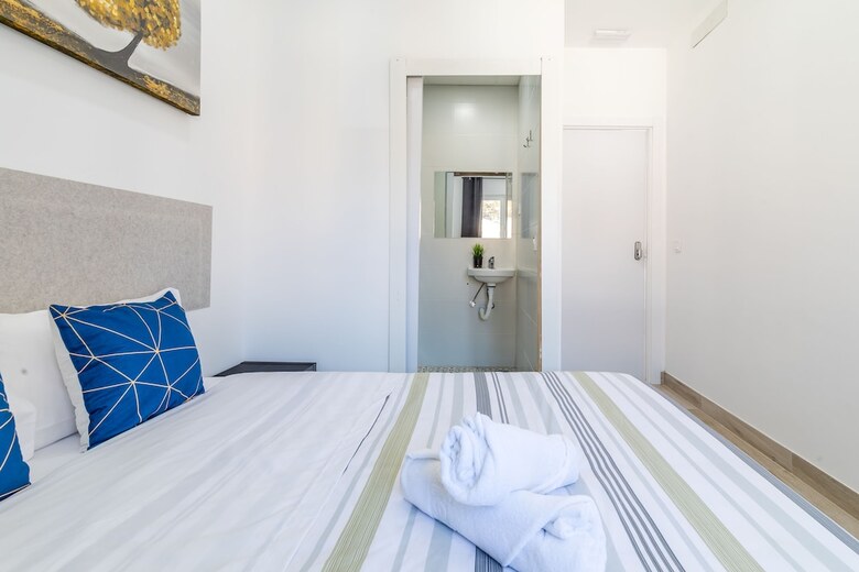 Hotel Ayz Silvela - Auto Check-in Property