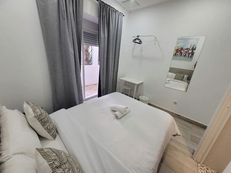 Hotel Ayz Silvela - Auto Check-in Property