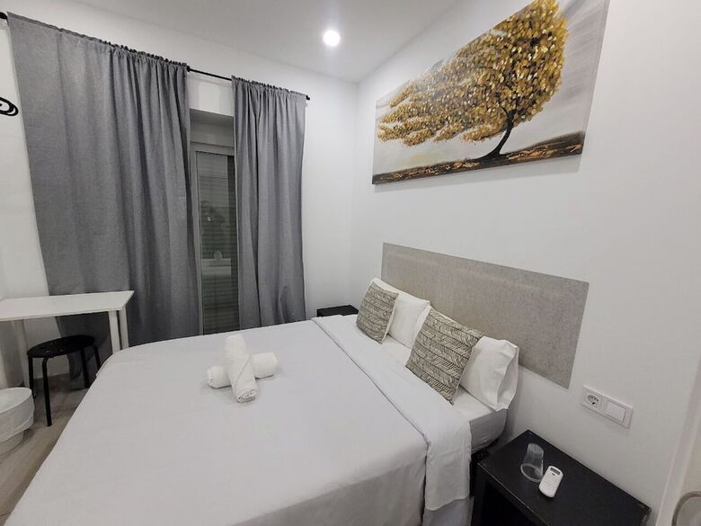 Hotel Ayz Silvela - Auto Check-in Property
