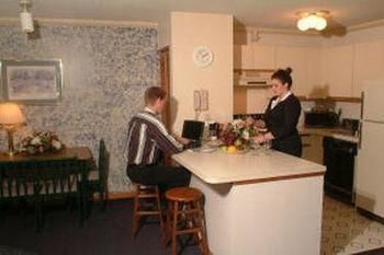 Posada Groton Inn & Suites