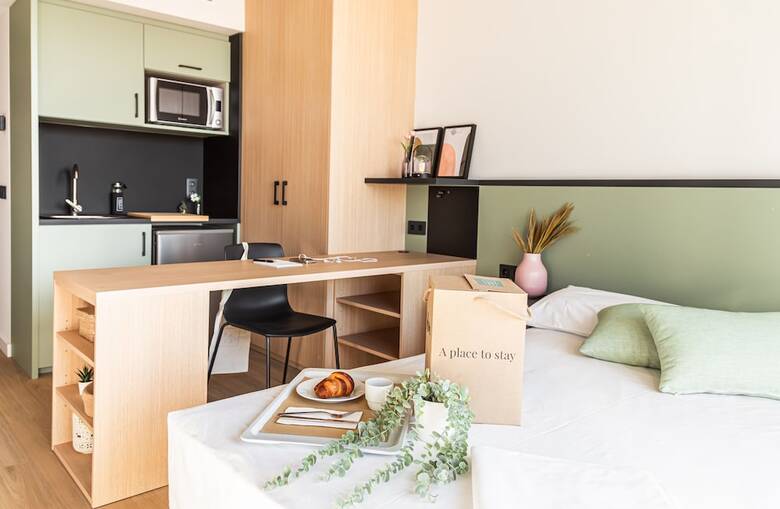 Residencia Atenea Living