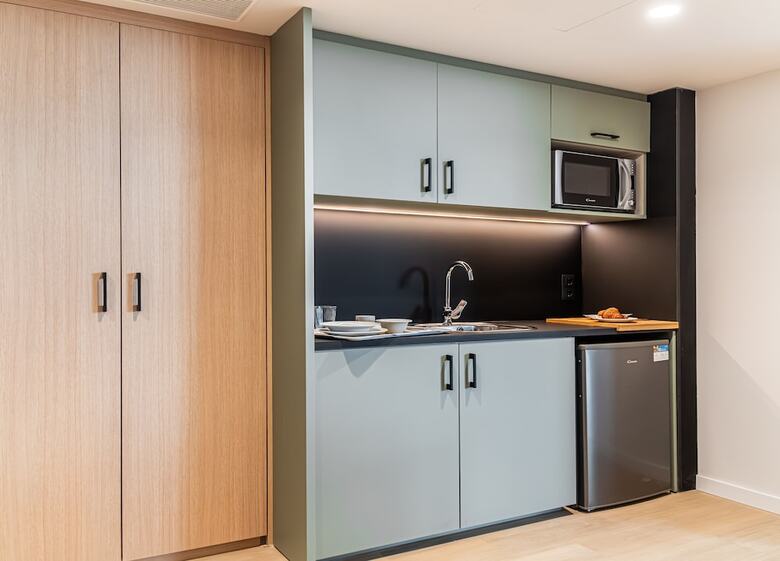 Residencia Atenea Living