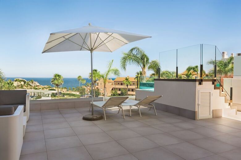 Hotel Seaview Residence With Pool