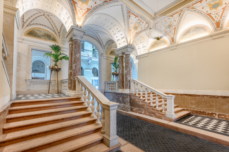 Hotel Oktogon Haggenmacher By Continental Group