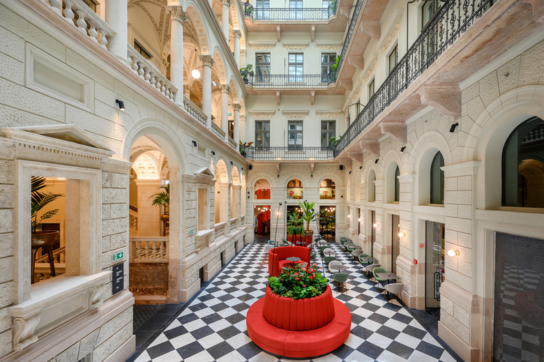 Hotel Oktogon Haggenmacher By Continental Group