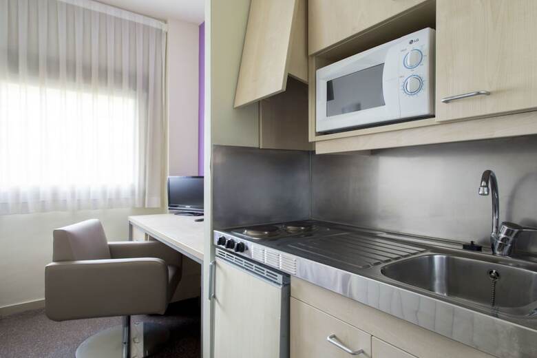 Hostal Albergue Residencia Universitaria Resa Los Abedules - Campus Accomodation
