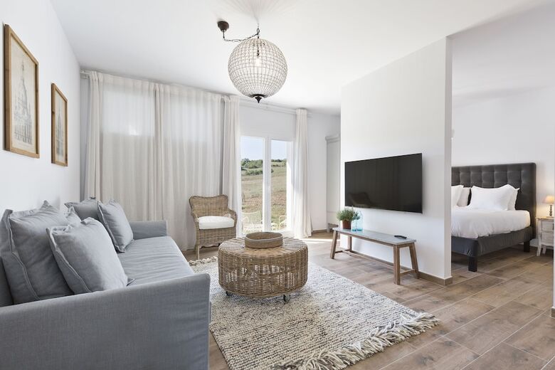 Hotel Masia Can Rovira