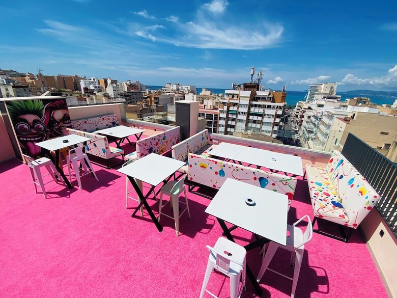 Hostal We Street Hostel - Albergue Juvenil