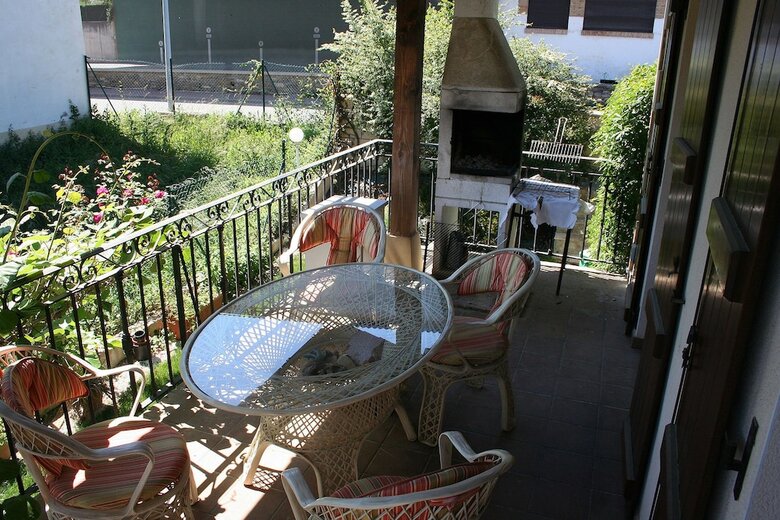 Hostal Alojamientos Ac� Y All� - Hostel