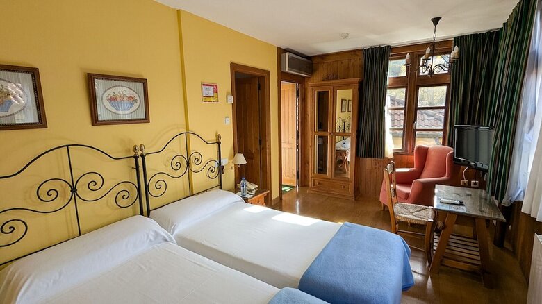 Hotel Alojamientos Cenera