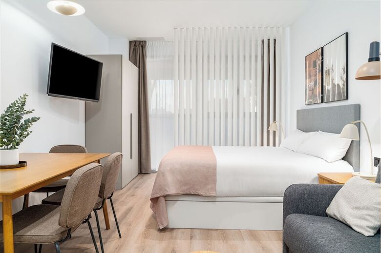 Aparthotel Limehome Valencia Carrer D?antonio Ferrandis