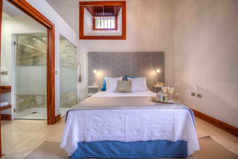 Delm�s Hotel Emblem�tico