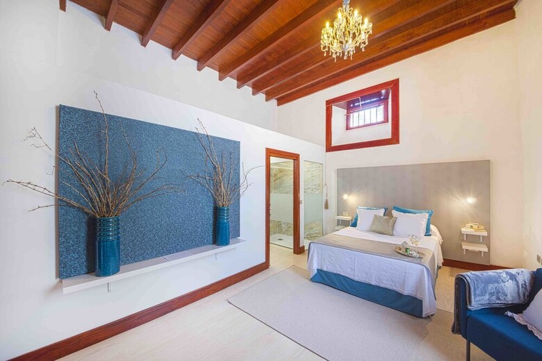 Delm�s Hotel Emblem�tico