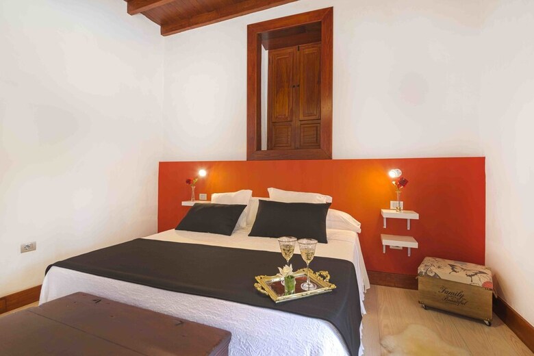 Delm�s Hotel Emblem�tico