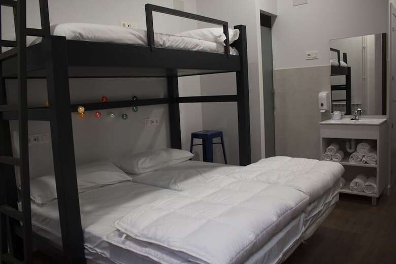 Hostal Quartier Leon Jabalquinto - Hostel