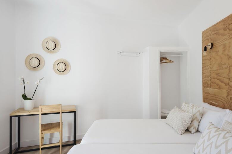 Hostal Forenna Hostel - Adults Only