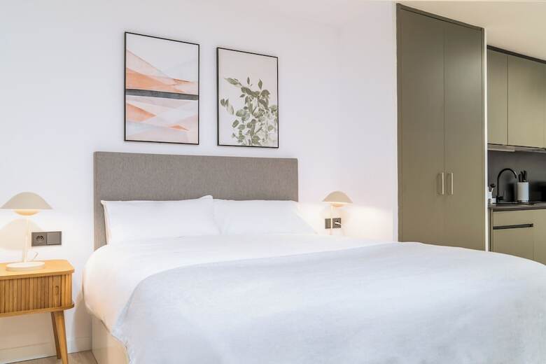 Aparthotel Limehome Santiago De Compostela