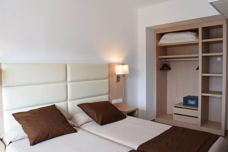 Hostal La Cig�e�a