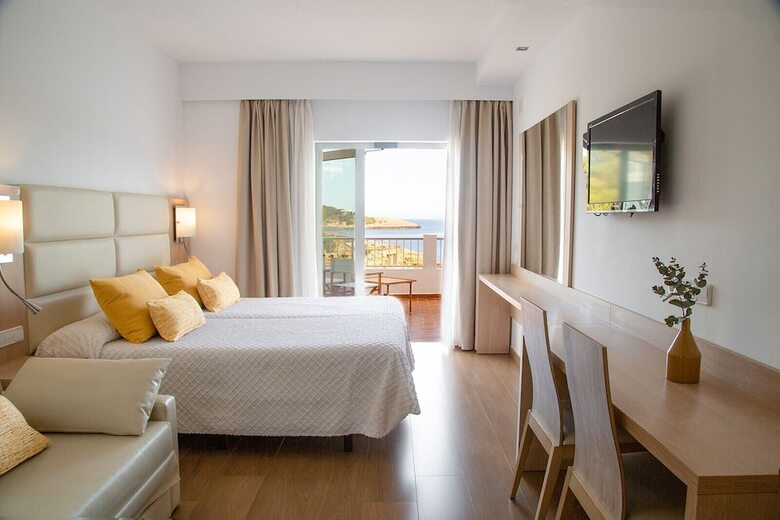 Hostal La Cig�e�a