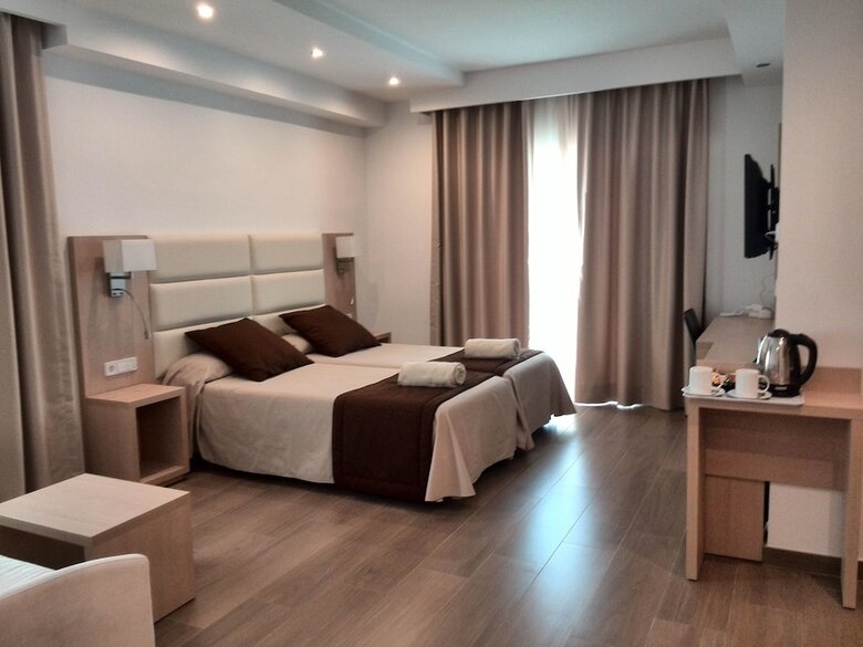 Hostal La Cig�e�a