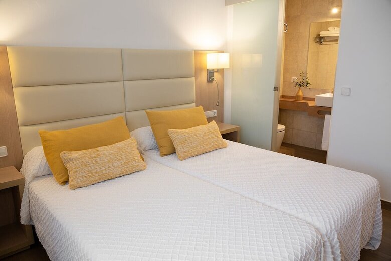 Hostal La Cig�e�a