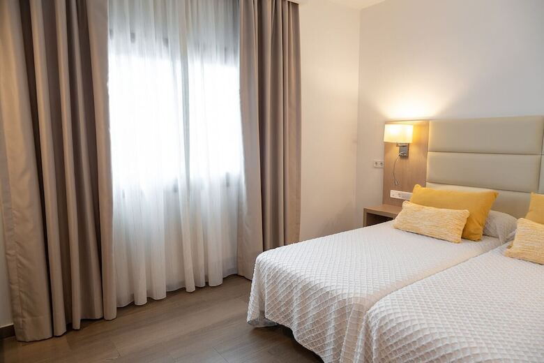 Hostal La Cig�e�a
