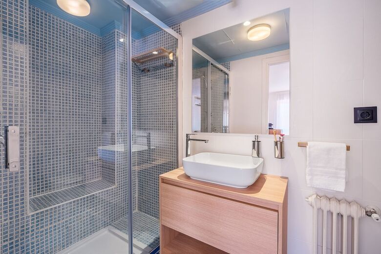 Granada Suites By Olala Homes