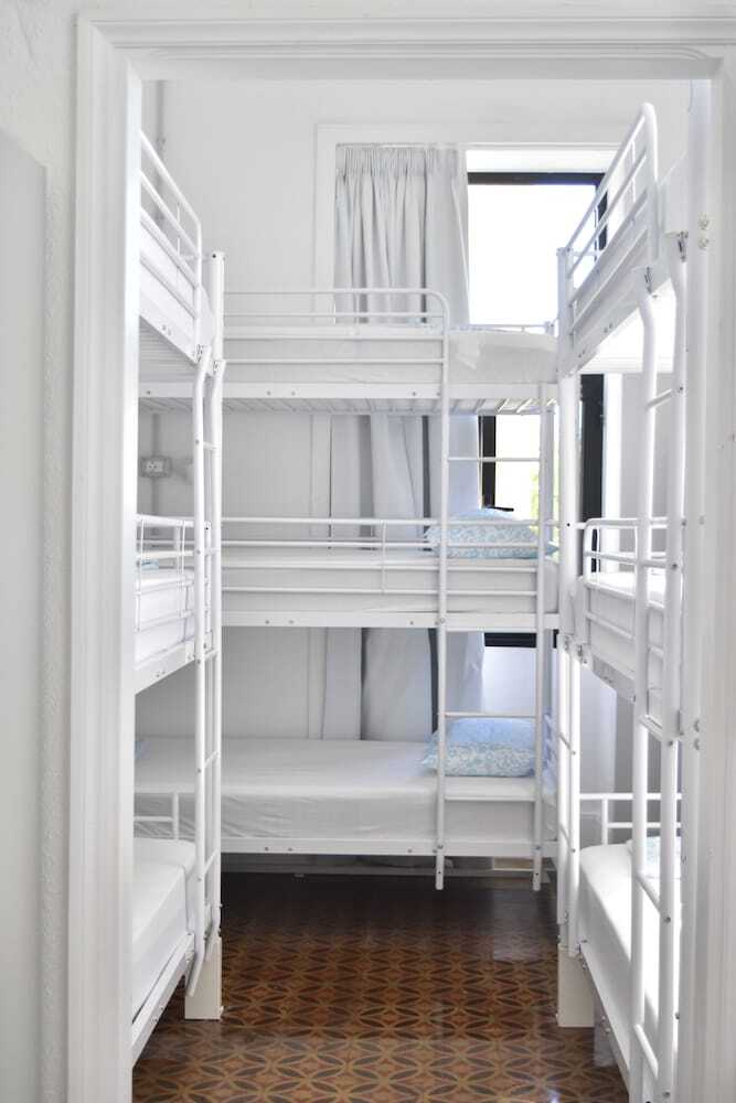 Hostal La Isleta Nest Hostel