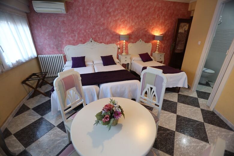 Hostal Goya Suites