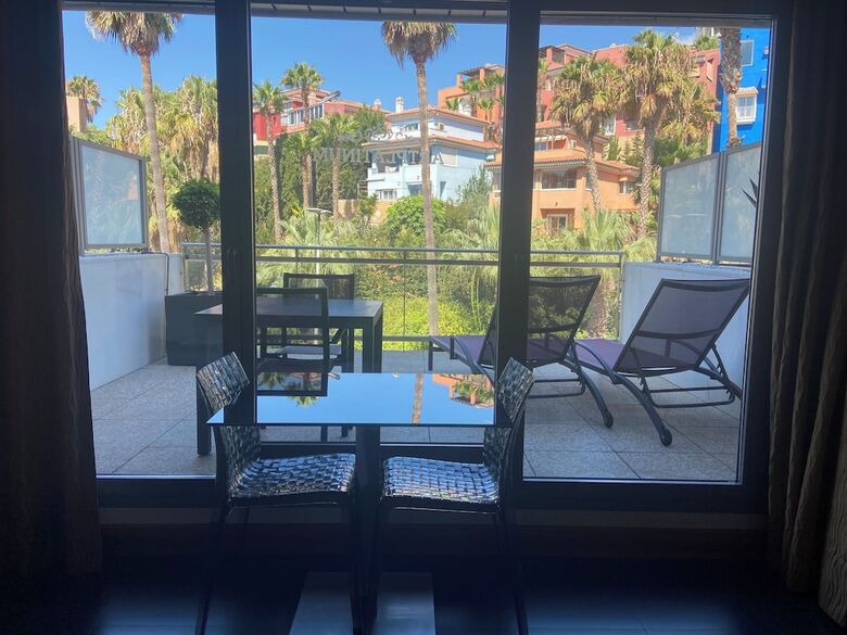 Aparthotel Artplatinum Suites & Apartments